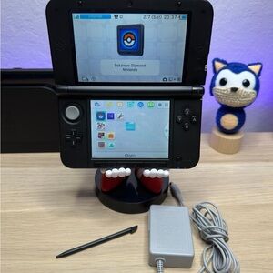 Nintendo 3DS XL Console —Black Excellent Condition +4 Digital Games